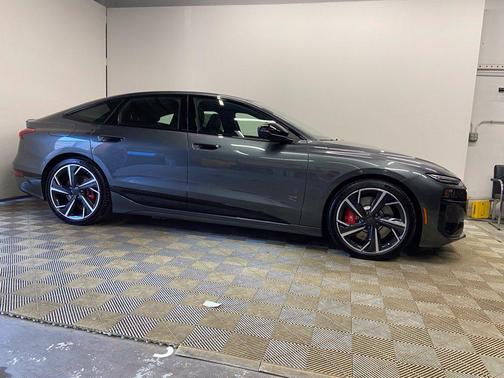 Daytona Gray Pearl Effect 2027 Audi S6 e-tron Premium Plus