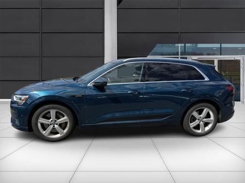 2019 Audi e-tron Premium Plus