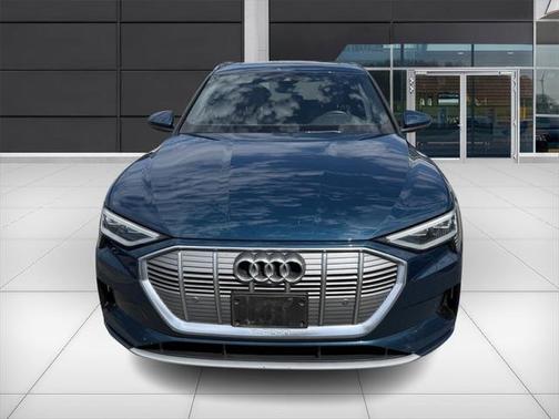 2019 Audi e-tron Premium Plus