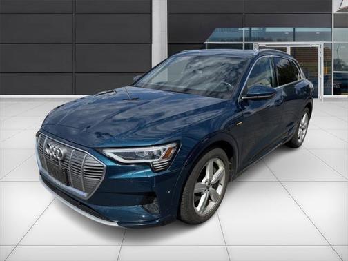 2019 Audi e-tron Premium Plus