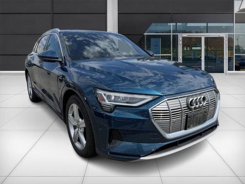 2019 Audi e-tron Premium Plus
