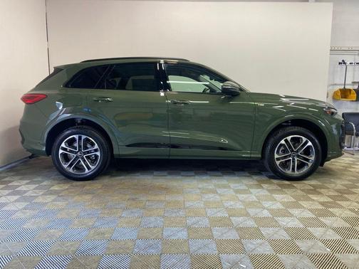 Green Metallic 2026 Audi Q5 Premium TFSI quattro S tronic