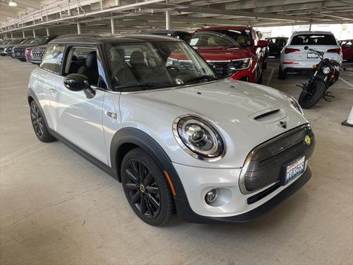 2021 MINI SE Hardtop Signature Plus
