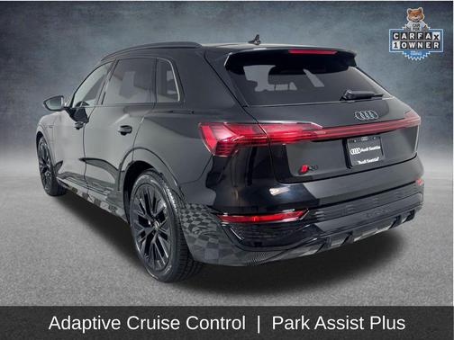Mythos Black Metallic 2024 Audi Q8 e-tron Prestige