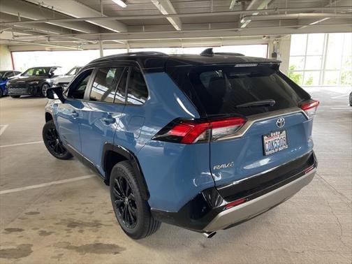 2022 Toyota RAV4 Hybrid SE