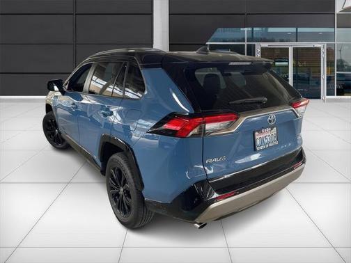 2022 Toyota RAV4 Hybrid SE