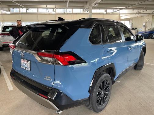 2022 Toyota RAV4 Hybrid SE