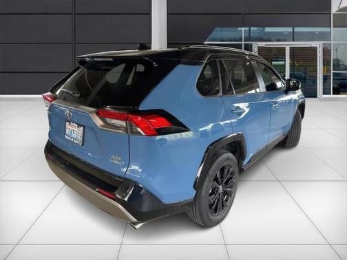2022 Toyota RAV4 Hybrid SE