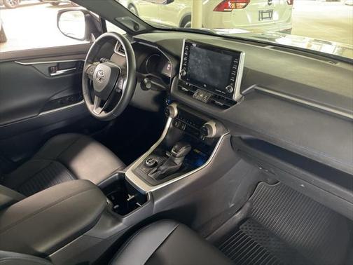 2022 Toyota RAV4 Hybrid SE