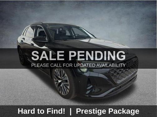Mythos Black Metallic 2024 Audi Q8 e-tron Prestige