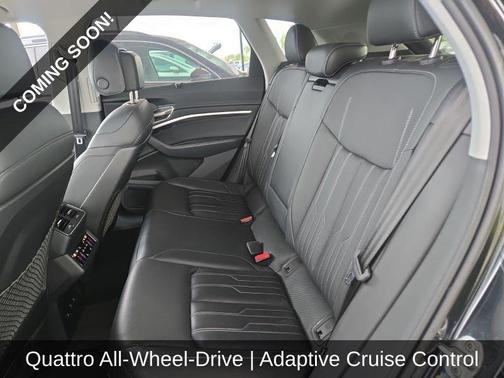 Mythos Black Metallic 2024 Audi Q8 e-tron Prestige