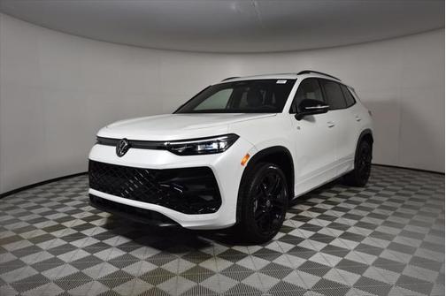 2025 Volkswagen Tiguan 2.0T SE R-Line Black 4MOTION