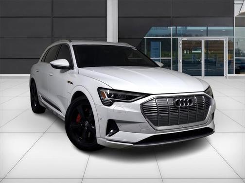 2019 Audi e-tron Prestige