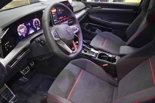 2025 Volkswagen Golf GTI 2.0T SE DSG