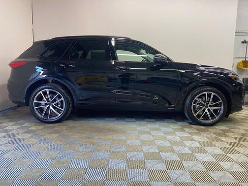 Black Metallic 2026 Audi Q5 2.0T Prestige