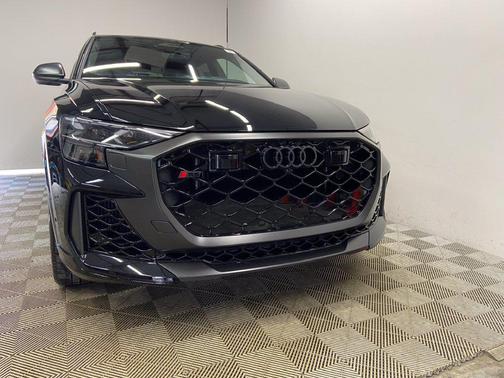 Mythos Black Metallic 2027 Audi RS Q8 4.0T