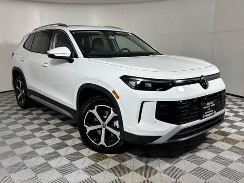 pure white 2026 Volkswagen Tiguan 2.0T SE 4MOTION