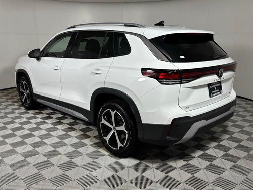 pure white 2026 Volkswagen Tiguan 2.0T SE 4MOTION