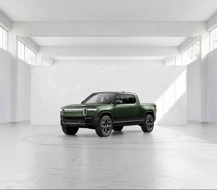 Forest Green paint 2026 Rivian R1T R1T Dual Max Battery