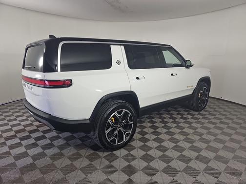 2023 Rivian R1S Adventure