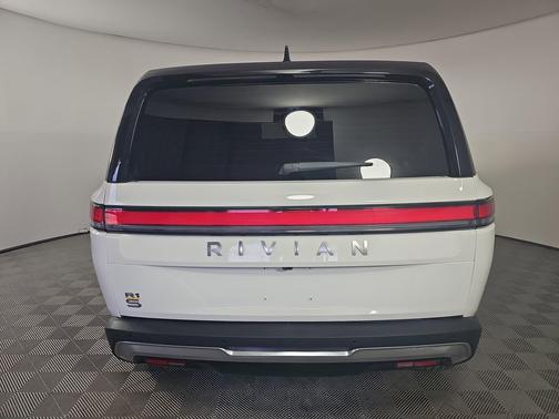 2023 Rivian R1S Adventure