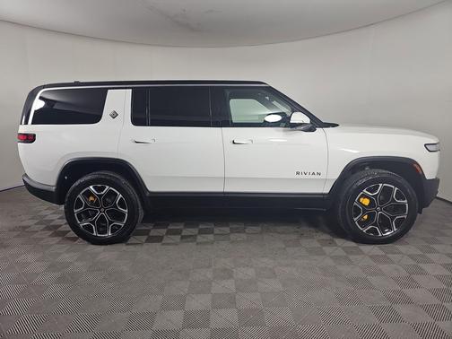 2023 Rivian R1S Adventure