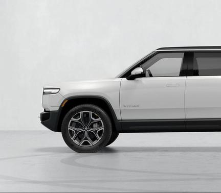 Glacier White paint 2026 Rivian R1S Performance Dual Motor Max Pack