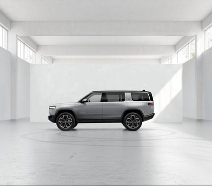 LA Silver paint 2026 Rivian R1S Dual Motor Large Pack