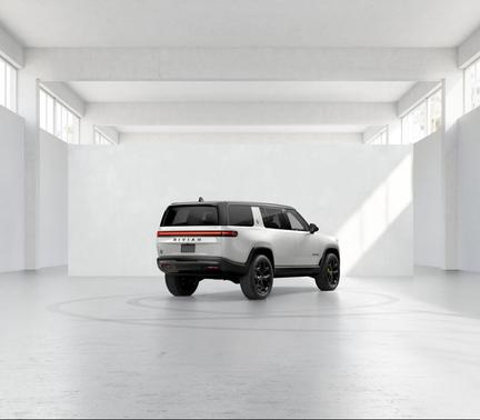 Glacier White paint 2026 Rivian R1S Tri Motor Max Pack
