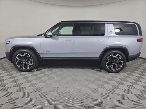 LA Silver 2024 Rivian R1S Adventure Package