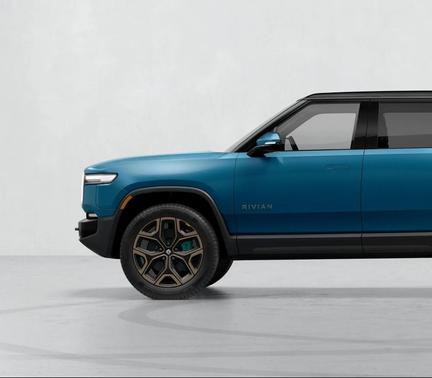 Rivian Blue exterior paint 2026 Rivian R1S Quad Motor Max Pack