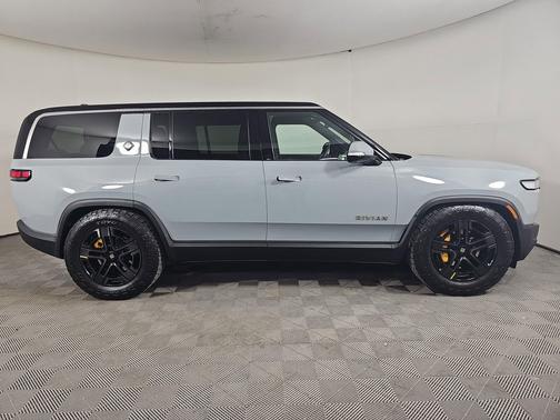 2023 Rivian R1S Adventure