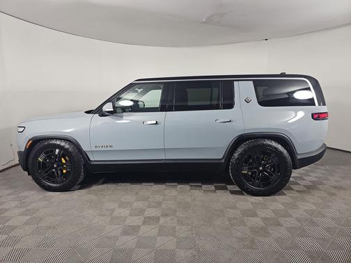 2023 Rivian R1S Adventure