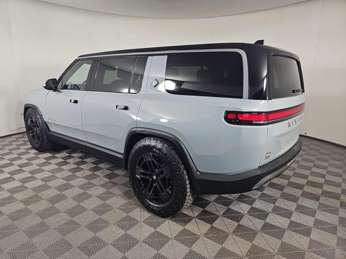 2023 Rivian R1S Adventure