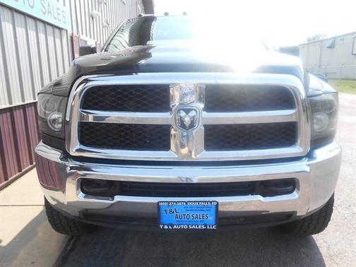 Brilliant Black Crystal Pearlcoat 2016 RAM 2500 Tradesman