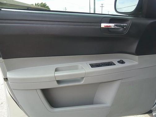 2006 Chrysler 300 Base