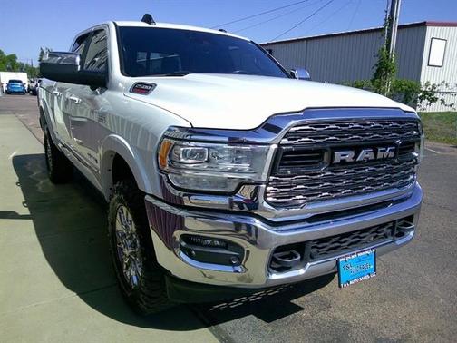 Bright White Clearcoat 2022 RAM 2500 Limited  CREW CAB 4X4 6.3 FT SB