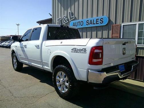 Bright White Clearcoat 2022 RAM 2500 Limited  CREW CAB 4X4 6.3 FT SB