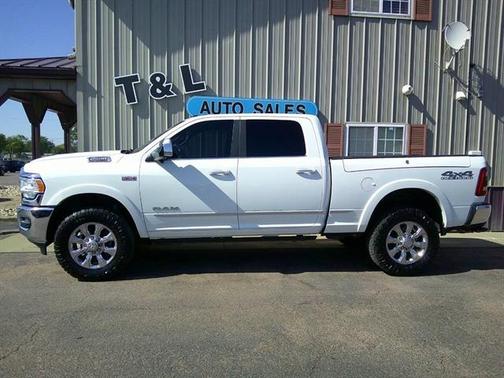 Bright White Clearcoat 2022 RAM 2500 Limited  CREW CAB 4X4 6.3 FT SB