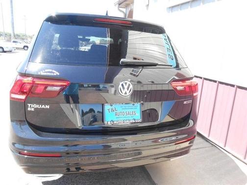 Deep Black Pearl 2020 Volkswagen Tiguan 2.0T SE R-Line Black 4MOTION