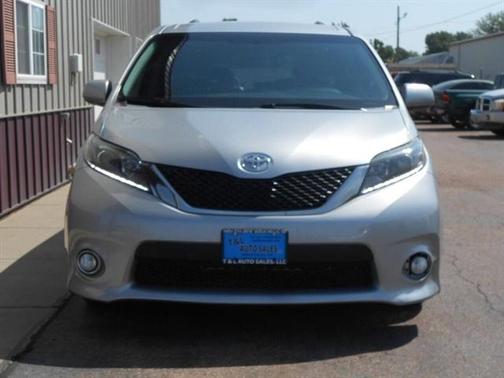 SILVER 2015 Toyota Sienna SE