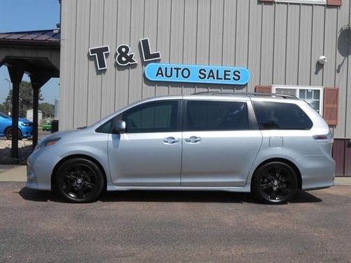 SILVER 2015 Toyota Sienna SE