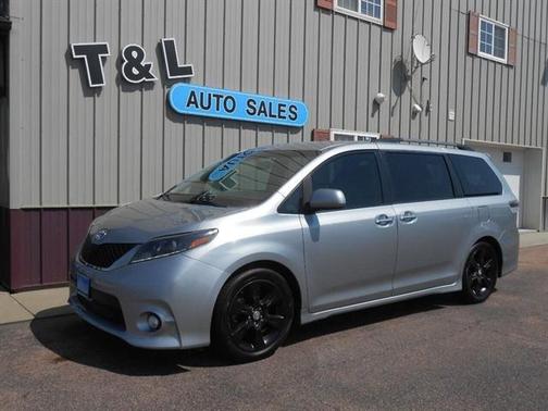 SILVER 2015 Toyota Sienna SE