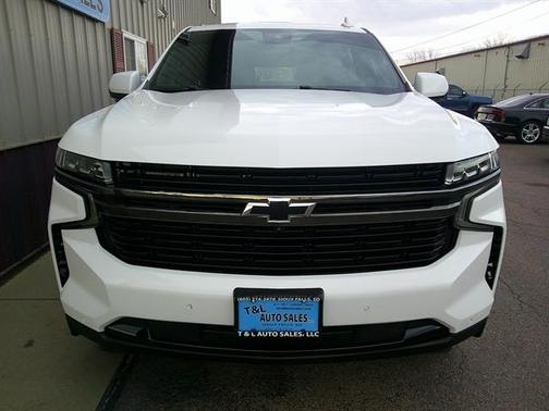 Iridescent Pearl Tricoat 2023 Chevrolet Suburban RST