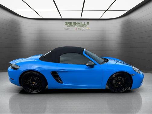 2022 Porsche 718 Boxster T