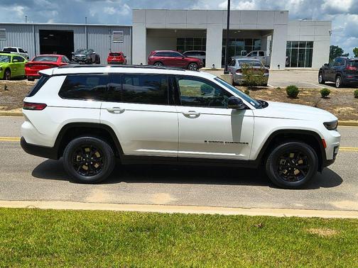 2025 Jeep Grand Cherokee L Laredo