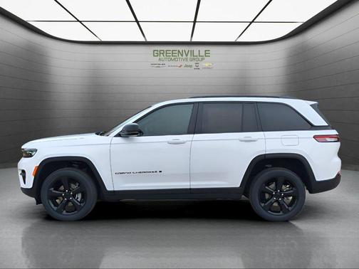 Bright White Clearcoat 2025 Jeep Grand Cherokee Laredo