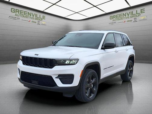 Bright White Clearcoat 2025 Jeep Grand Cherokee Laredo