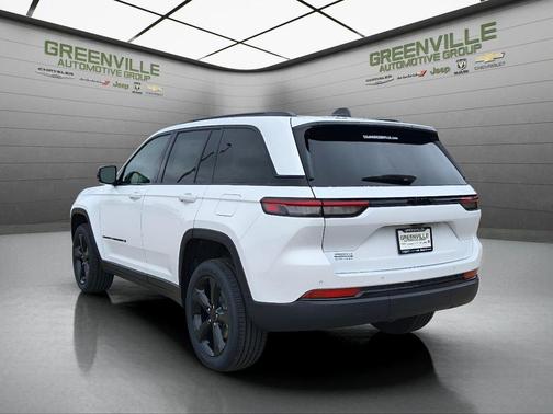 Bright White Clearcoat 2025 Jeep Grand Cherokee Laredo