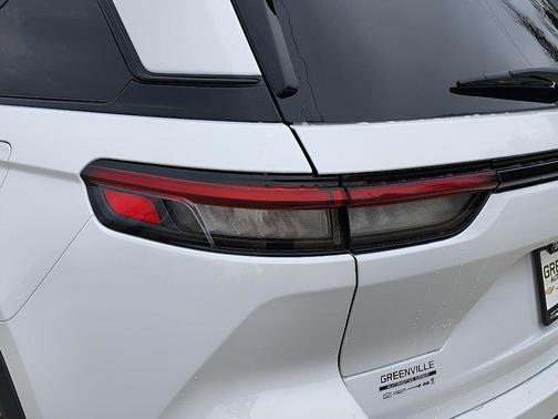 Bright White Clearcoat 2025 Jeep Grand Cherokee Laredo